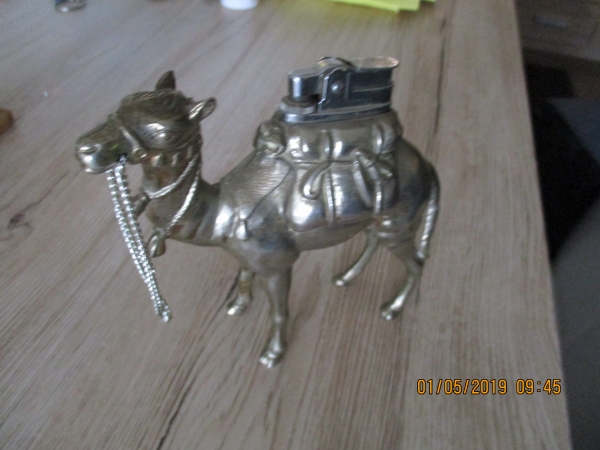 vintage tafel aansteker in vorm van metalen/ messing kameel  maat