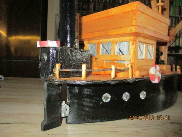 Houten zelf ontworpen en gebouwde boot viskotter, eigen ontw