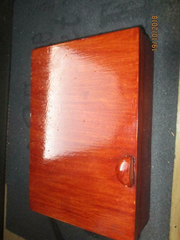mooi ouderwetse/retro sleutel kastje mahonie kleur met 22 ha
