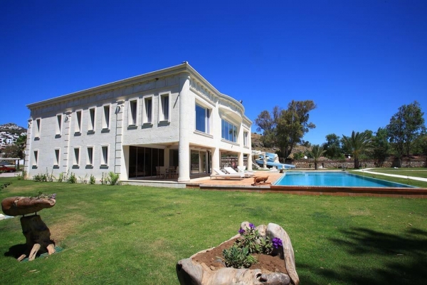 Luxury Mansions for sale in Bodrum Turkiye For details and appoin