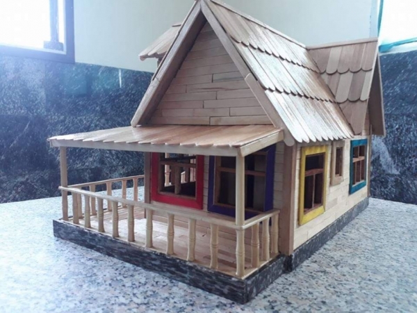 Miniatuur houten handgemaakte huis