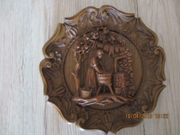 rond schilderijtje met houtsnijwerk maat 16 cm - marktopmaat.nl